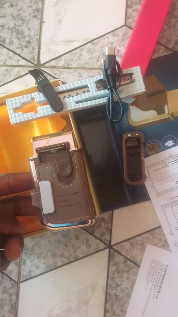 Rasoir Électrique Kemei – Fini les Barbes Qui Grattent et Fatiguent !